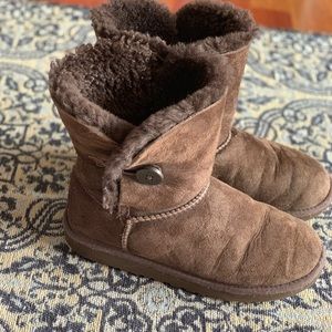 Youth girl Ugg boots size 4